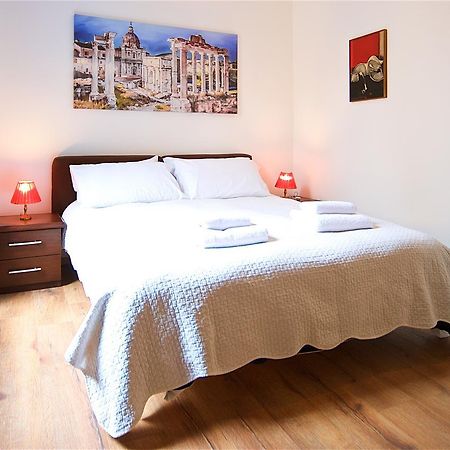 Vetrina Holidays Apartment Navona Rome Exterior photo